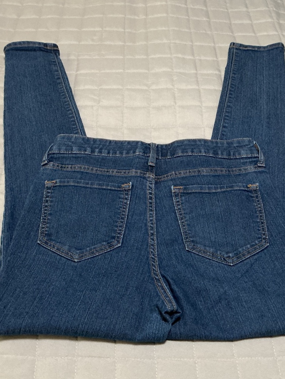 Old Navy Mid-Rise Super Skinny Jeans - 6